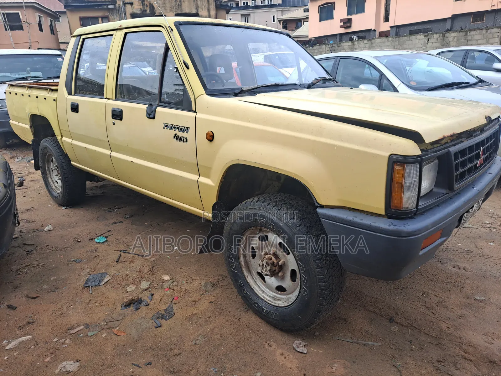 Mitsubishi Triton 1991 Yellow