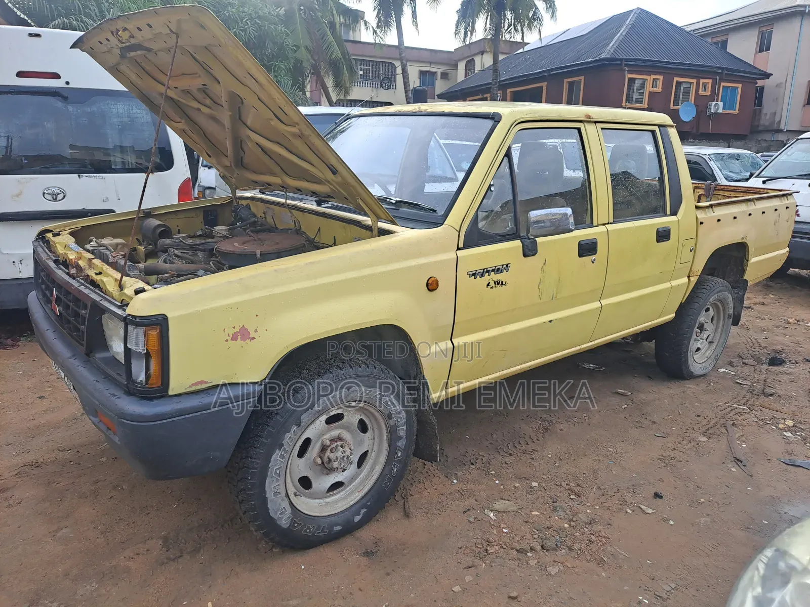 Mitsubishi Triton 1991 Yellow