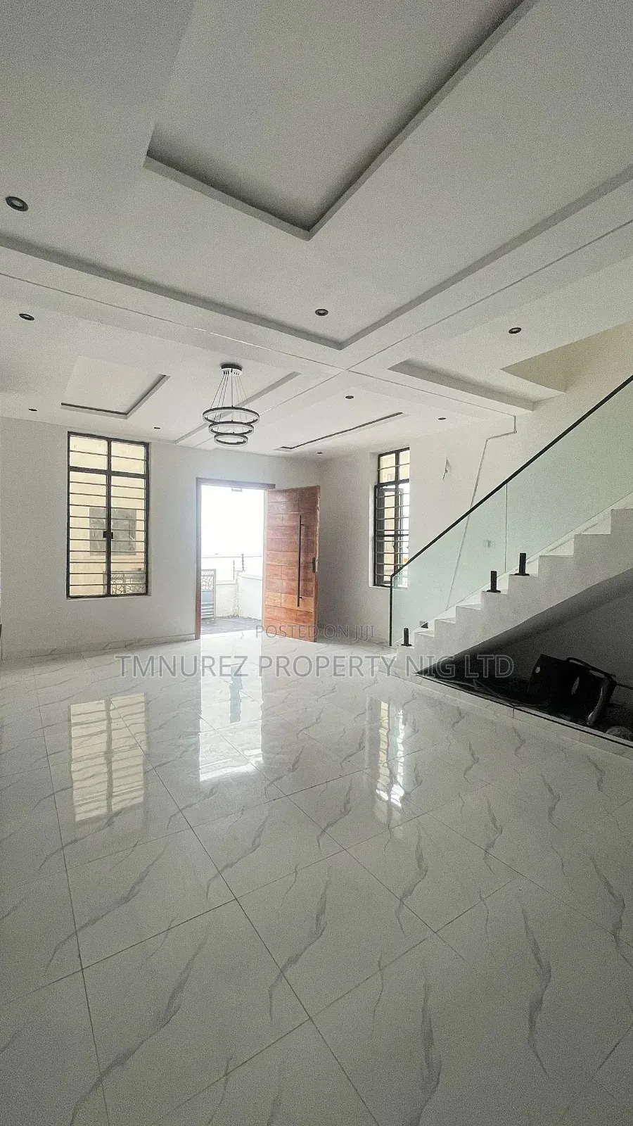 4bdrm Duplex in Chevron for sale