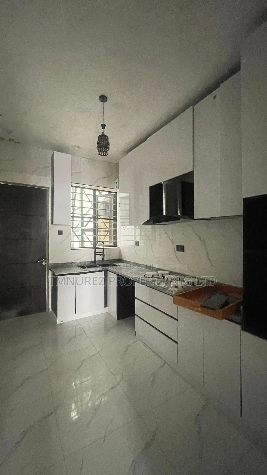 4bdrm Duplex in Chevron for sale
