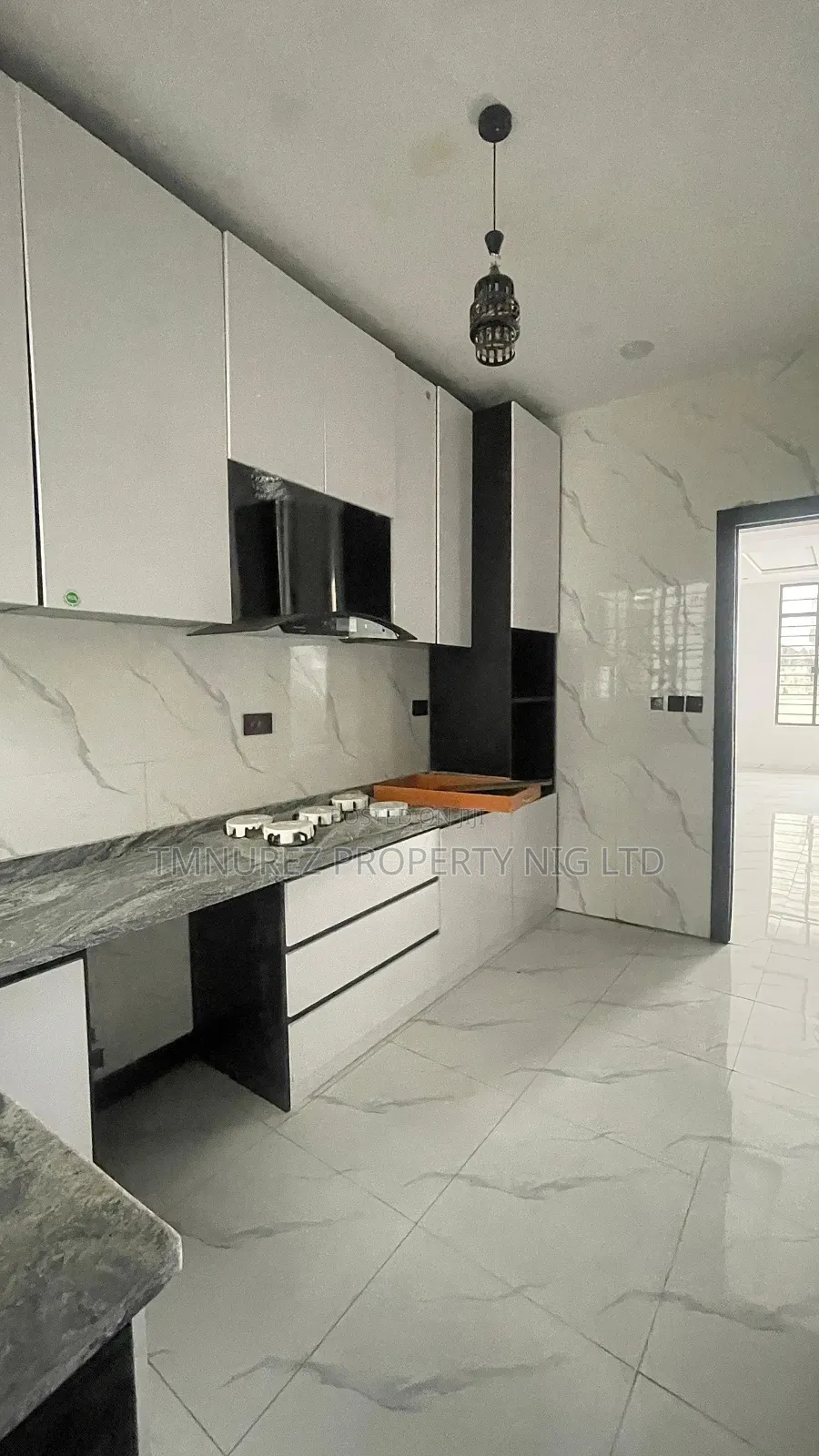4bdrm Duplex in Chevron for sale