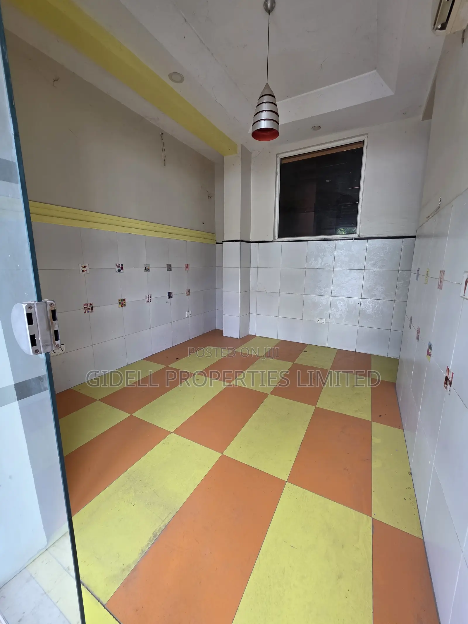 22SQM Shop Space on the Ground Floor