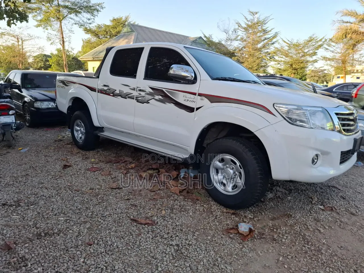 Toyota Hilux 2014 White