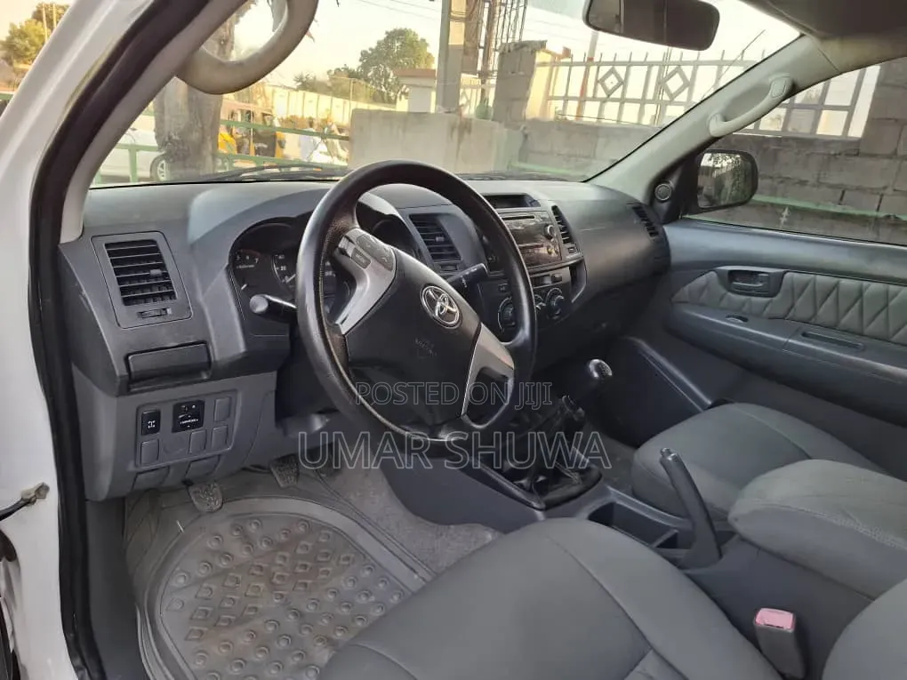 Toyota Hilux 2014 White