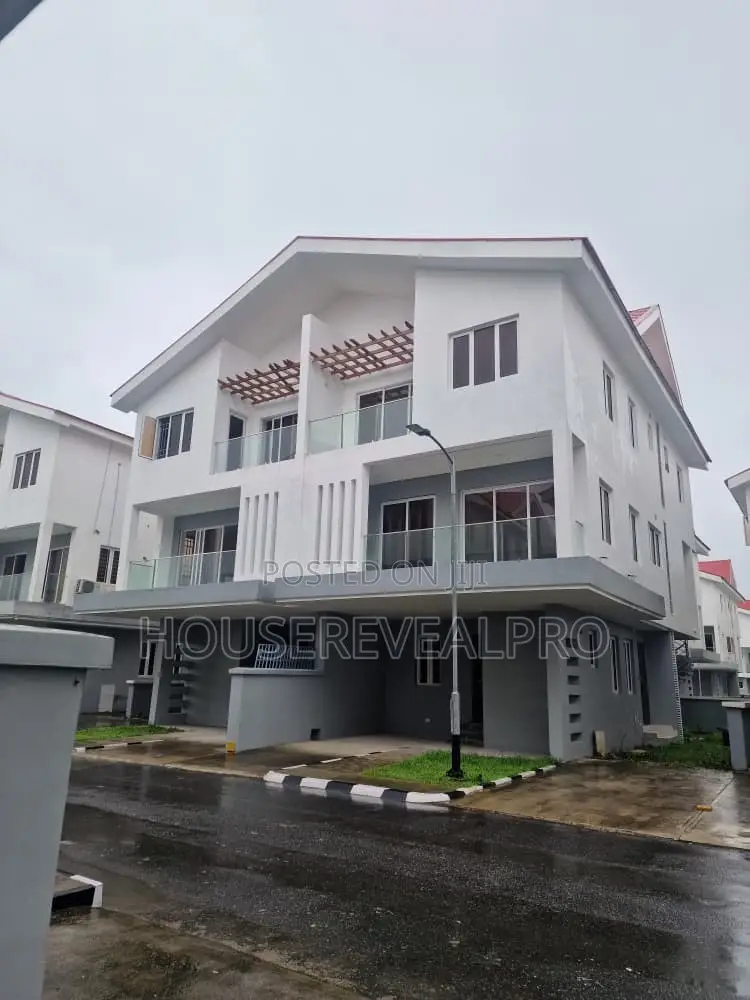 4bdrm Duplex in Chevron for rent