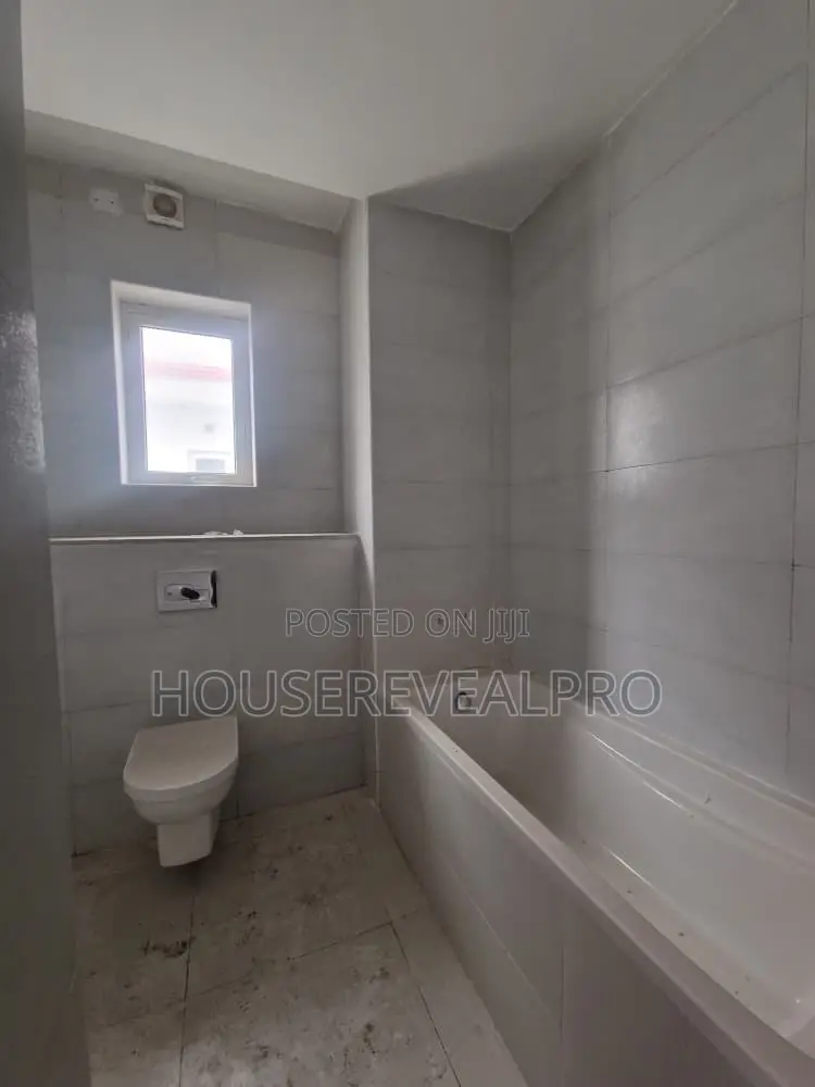 4bdrm Duplex in Chevron for rent
