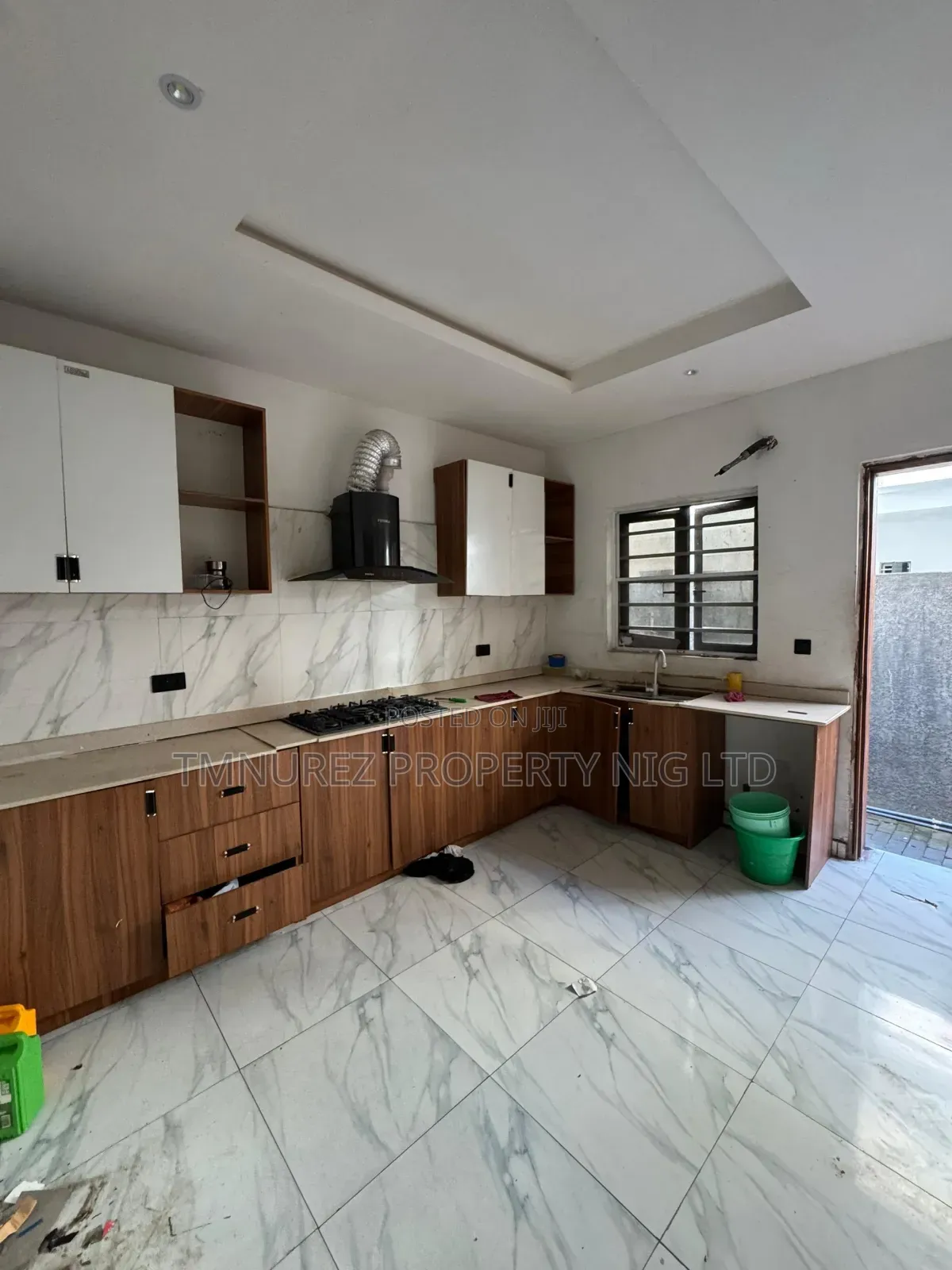 4bdrm Duplex in Chevron for rent