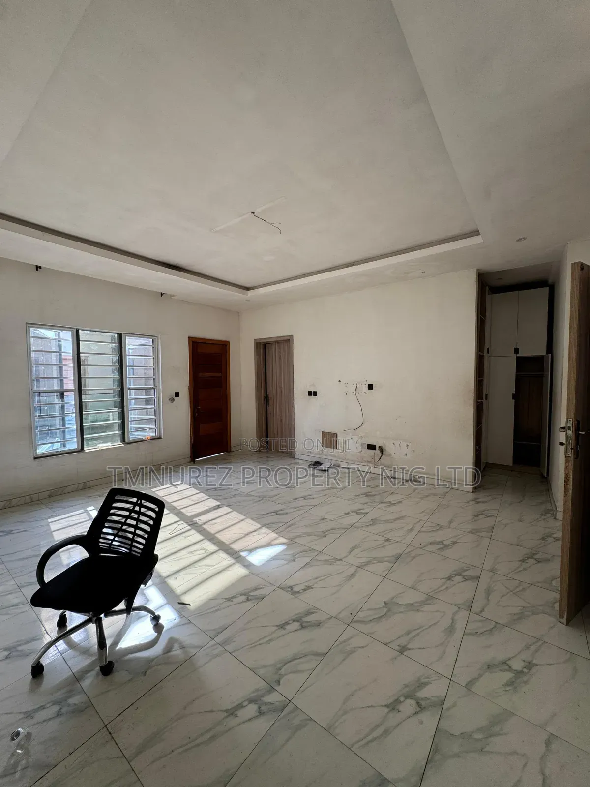 4bdrm Duplex in Chevron for rent