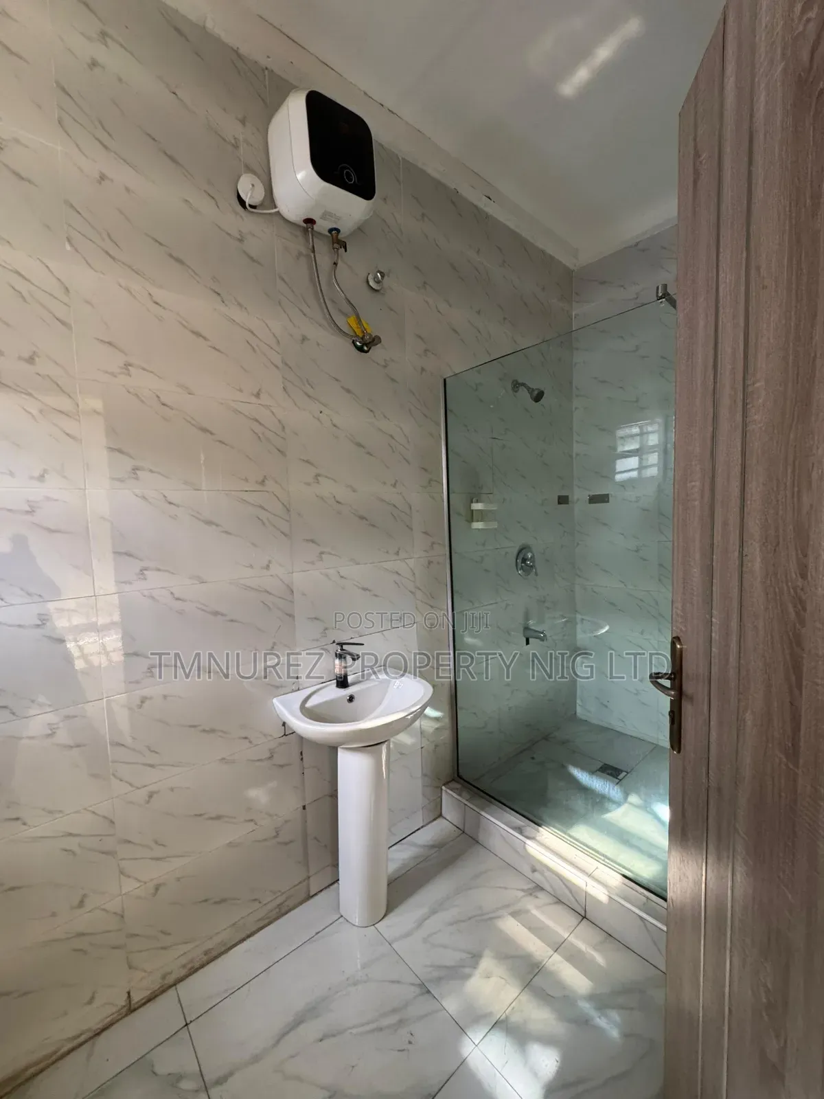4bdrm Duplex in Chevron for rent