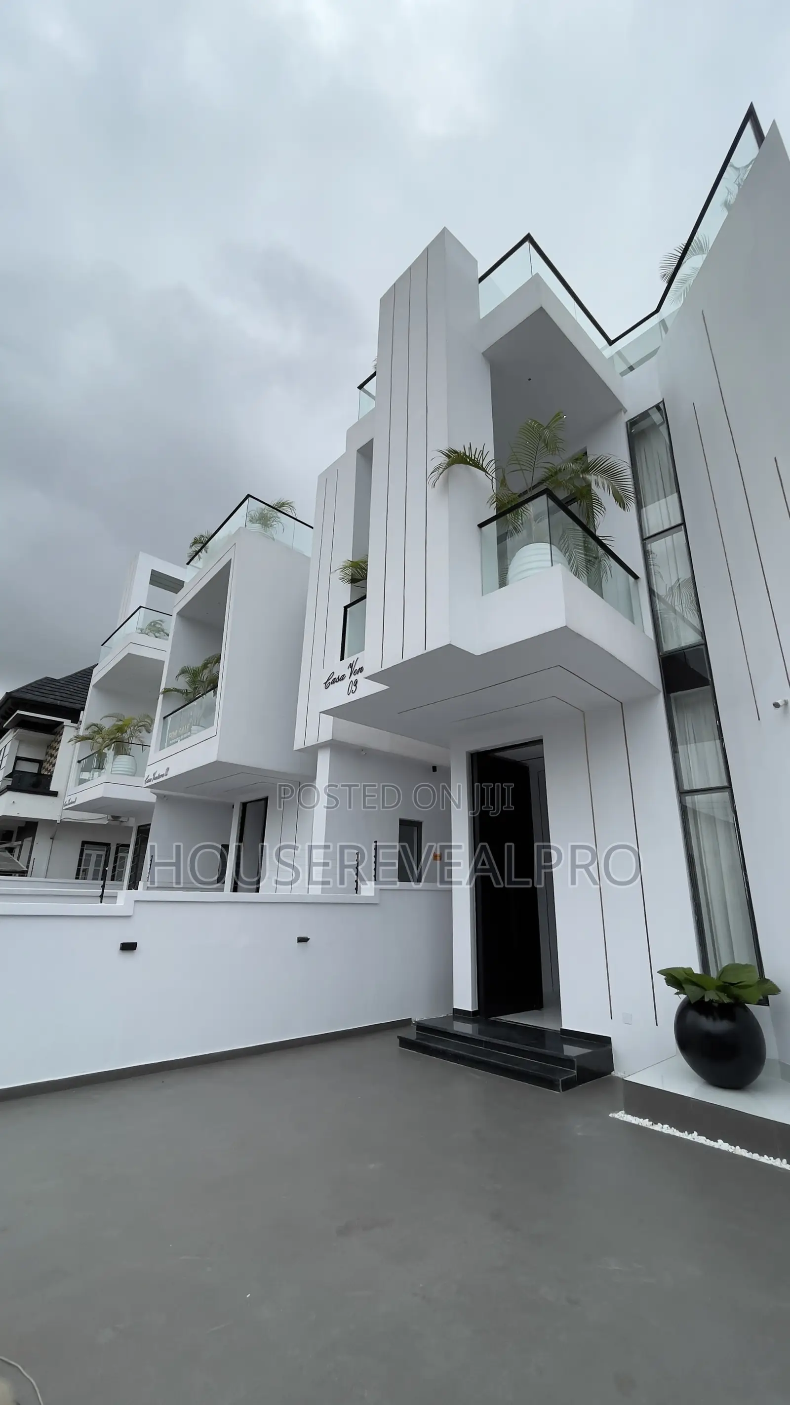 5bdrm Duplex in Ikota Villa for sale