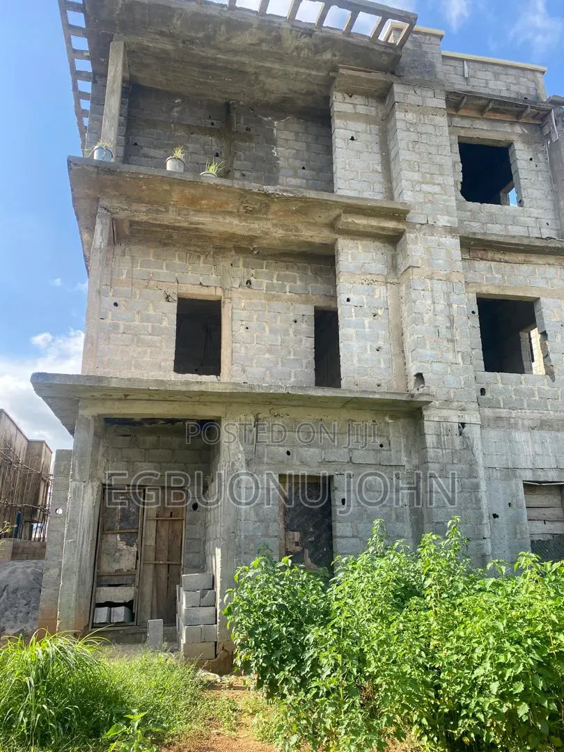6bdrm Duplex in Maralago Estate, Dei-Dei for sale