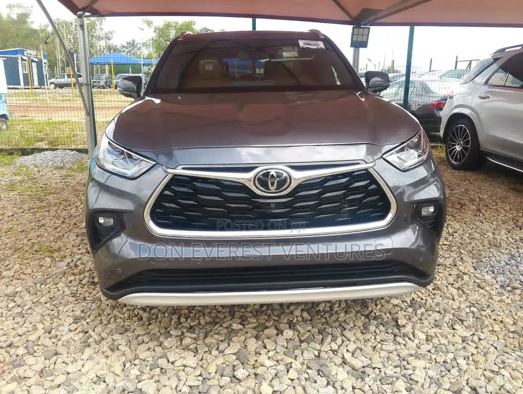 Toyota Highlander Platinum AWD 2023 Gray