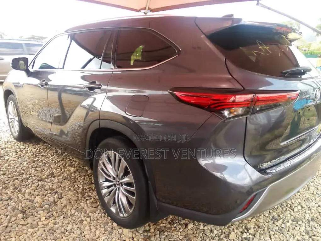 Toyota Highlander Platinum AWD 2023 Gray