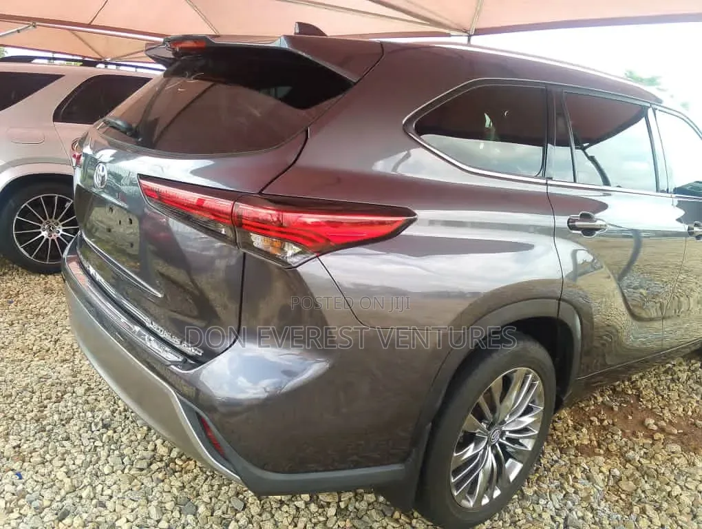 Toyota Highlander Platinum AWD 2023 Gray