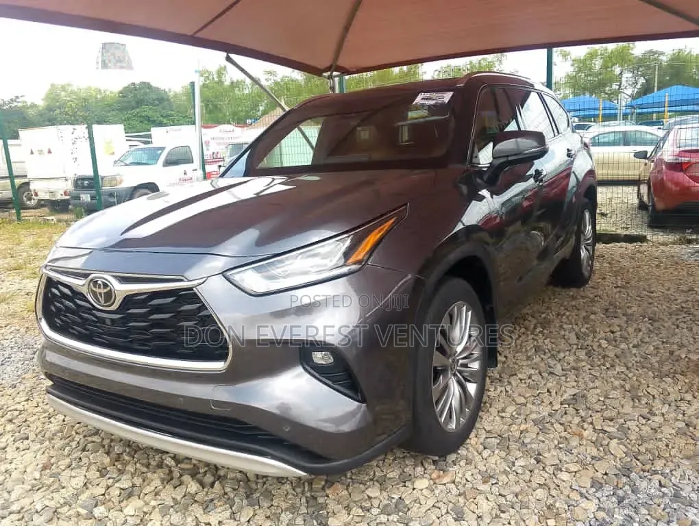 Toyota Highlander Platinum AWD 2023 Gray