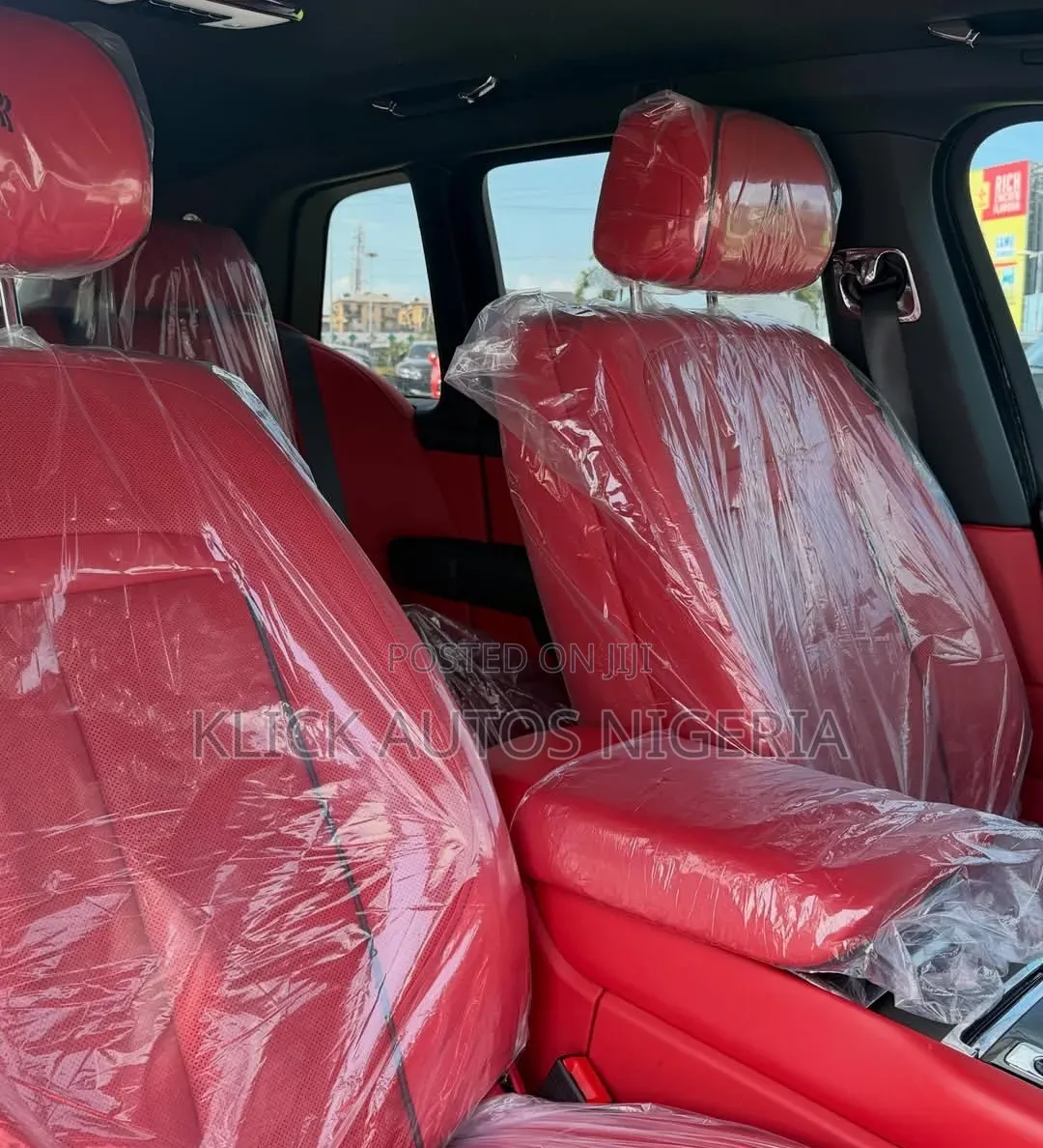 Rolls-Royce Cullinan Black Badge 2022 Silver