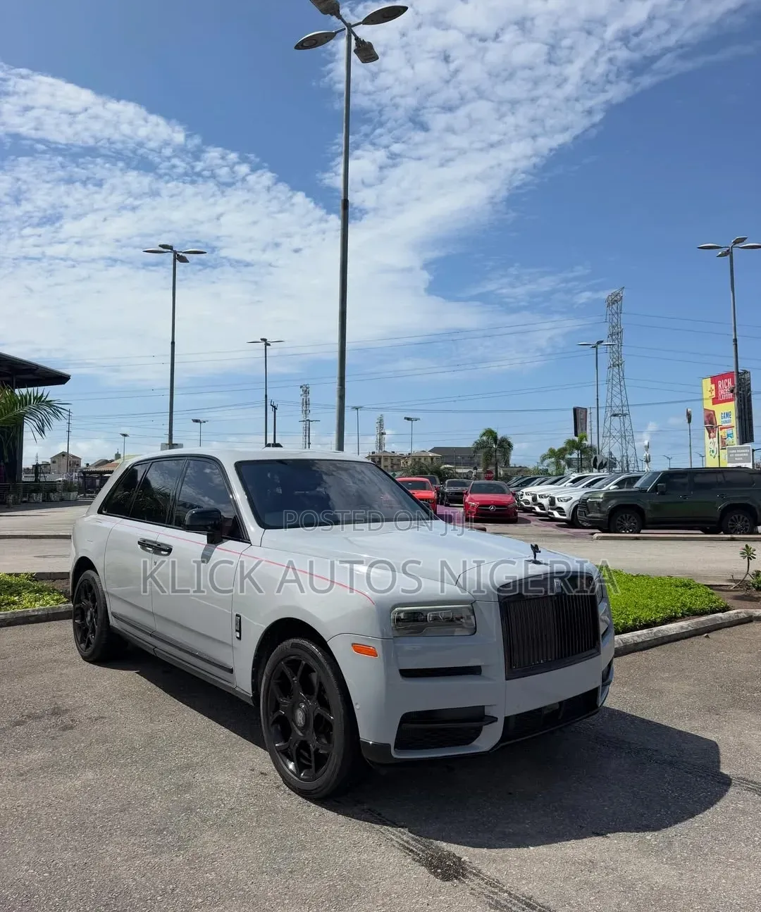 Rolls-Royce Cullinan Black Badge 2022 Silver