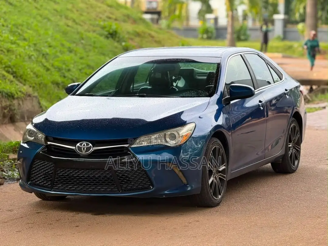 Toyota Camry 2016 Blue