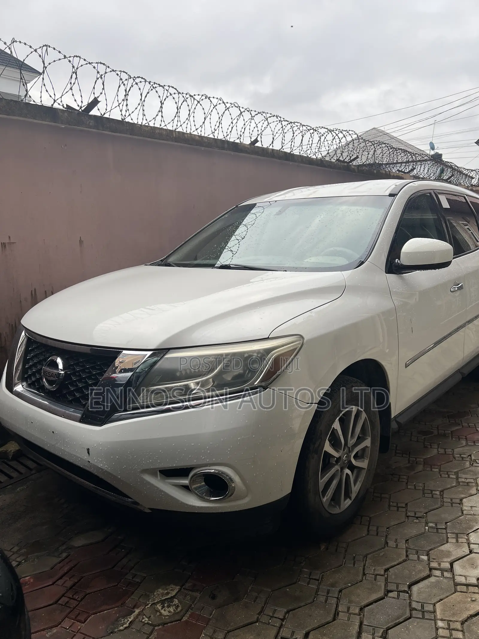 Nissan Pathfinder 2013 White