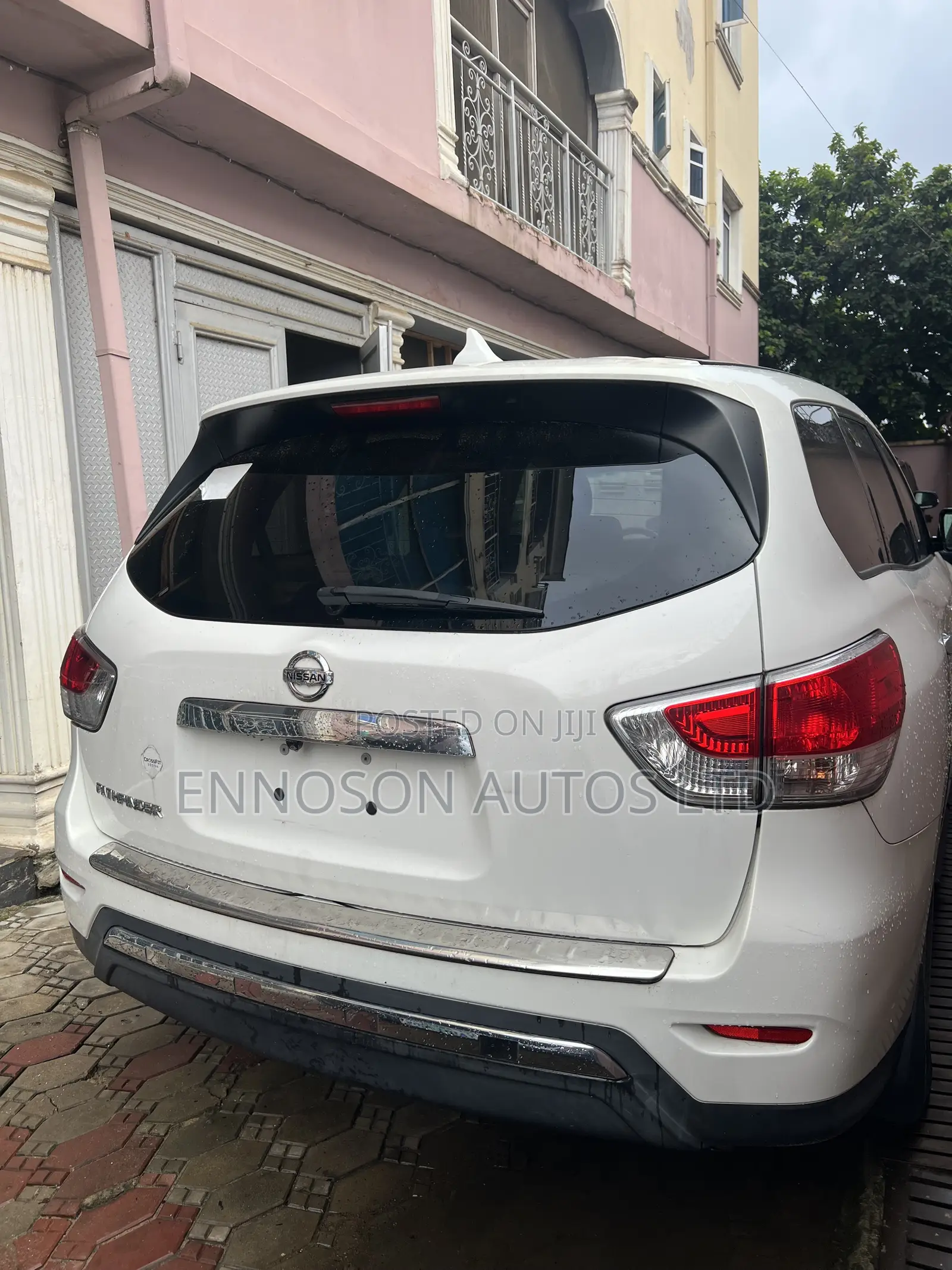 Nissan Pathfinder 2013 White