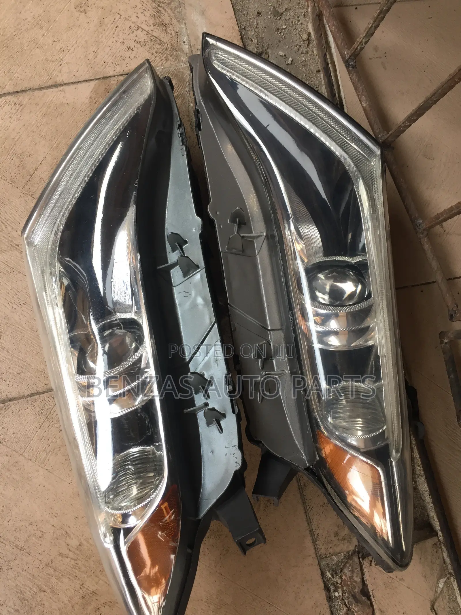 Toyota Venza 2015 Headlight Replacement