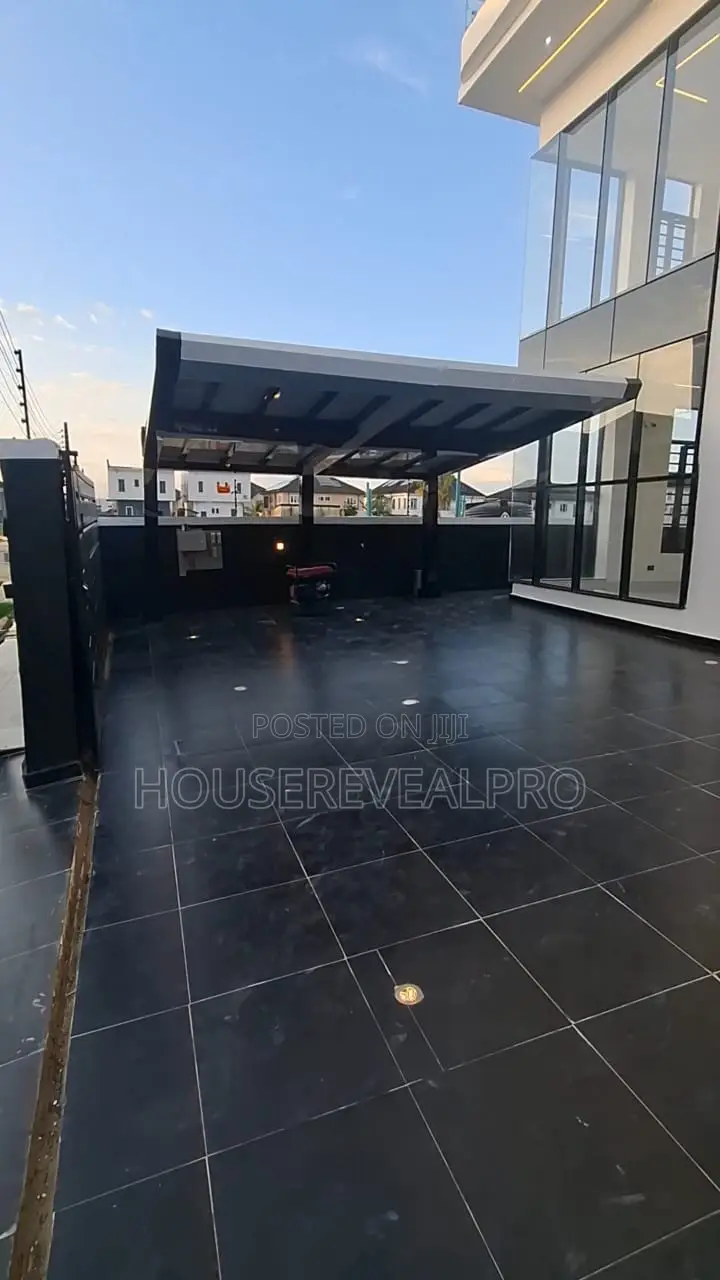 5bdrm Duplex in Lekki Ajah, Sangotedo for sale