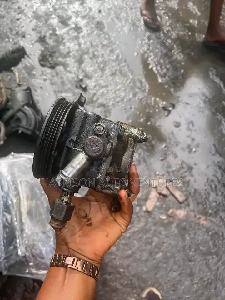 Toyota Sienna 2000-2004 Power Steering Pump