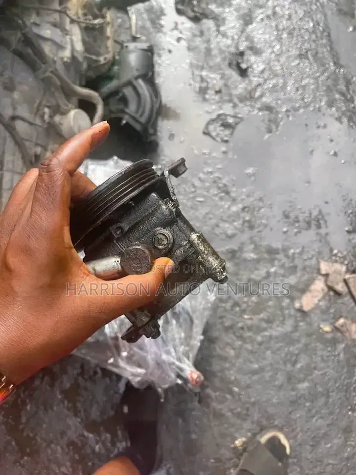 Toyota Sienna 2000-2004 Power Steering Pump