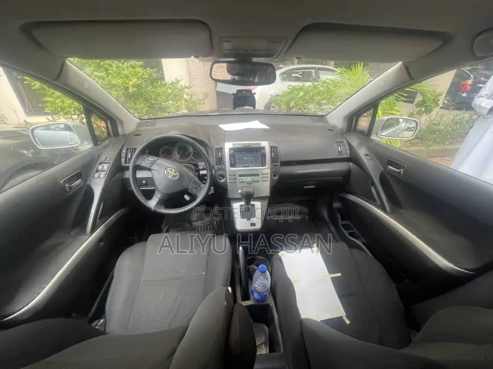 Toyota Verso 2010 Silver
