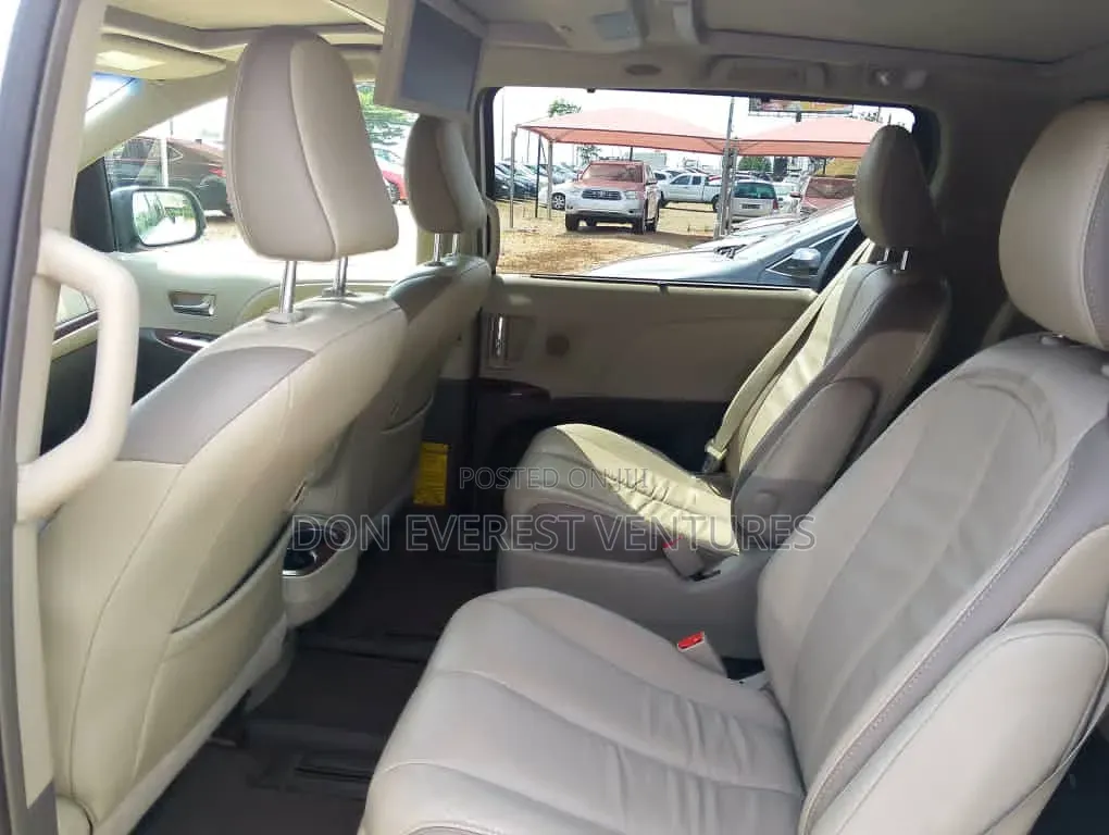 Toyota Sienna L 7-Passenger 4dr Minivan (3.5L 6cyl 6A) 2014 White