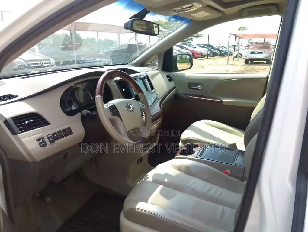 Toyota Sienna L 7-Passenger 4dr Minivan (3.5L 6cyl 6A) 2014 White