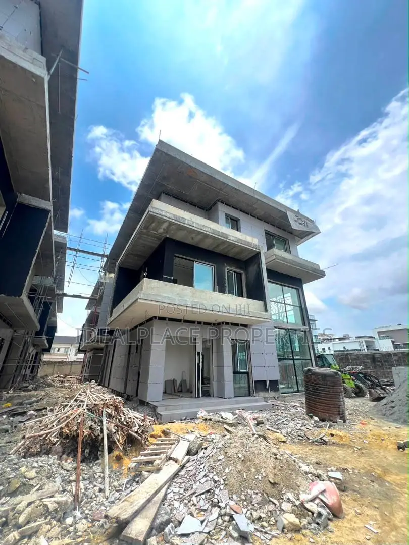 5bdrm House in Banana Island for sale