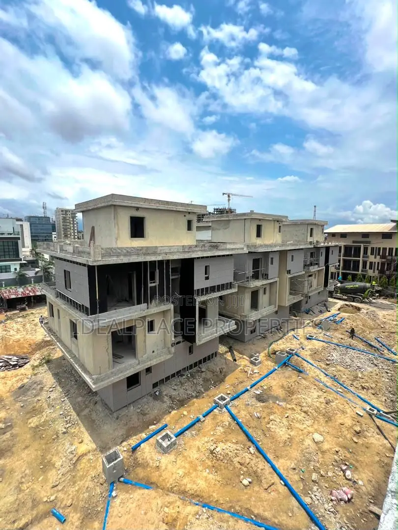 5bdrm House in Banana Island for sale