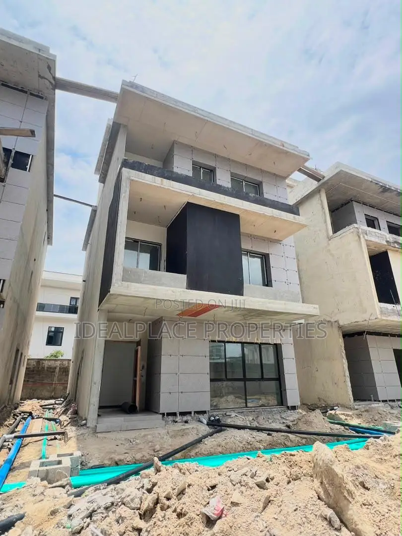 5bdrm House in Banana Island for sale