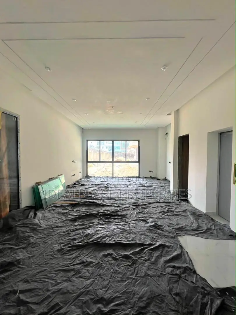 5bdrm House in Banana Island for sale