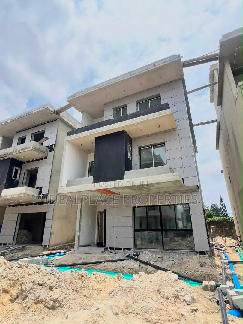 5bdrm House in Banana Island for sale