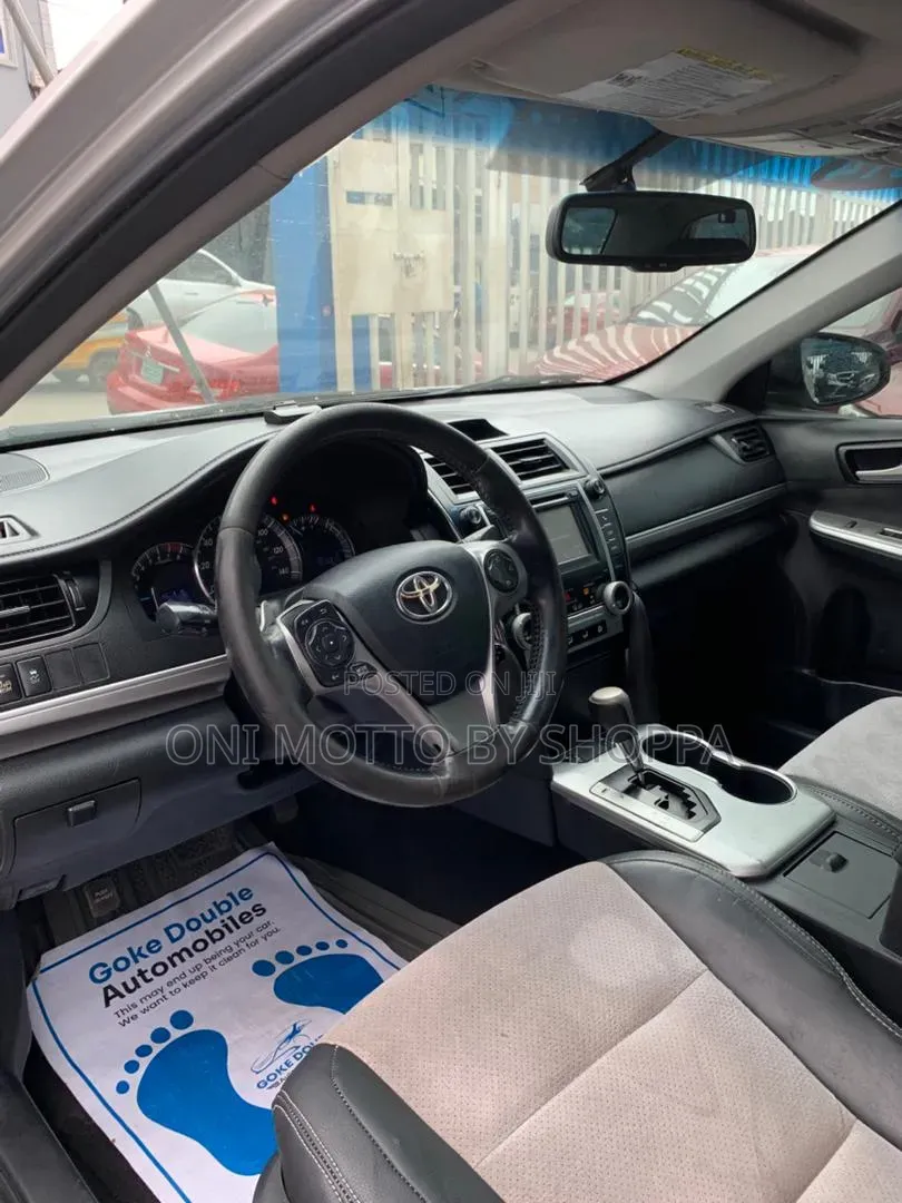Toyota Camry SE V6 4dr Sedan (3.5L 6cyl 6A) 2013 Silver