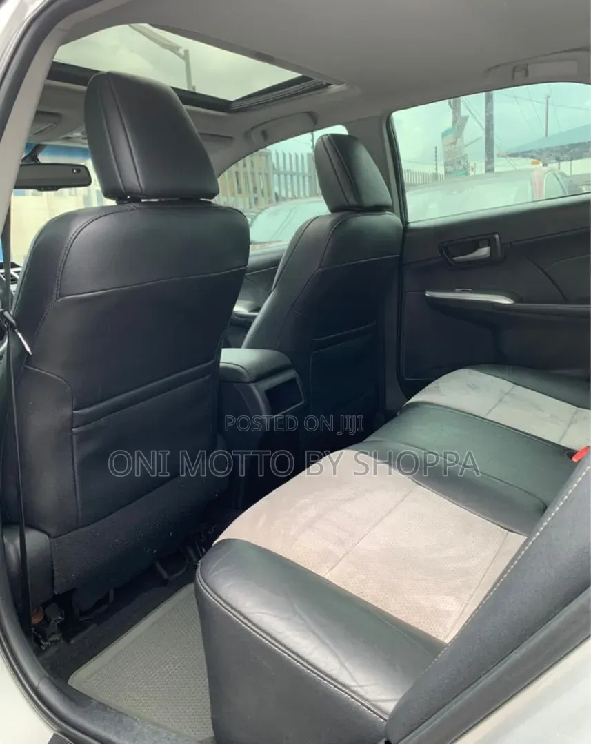 Toyota Camry SE V6 4dr Sedan (3.5L 6cyl 6A) 2013 Silver