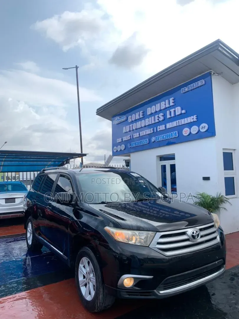 Toyota Highlander SE 2012 Black