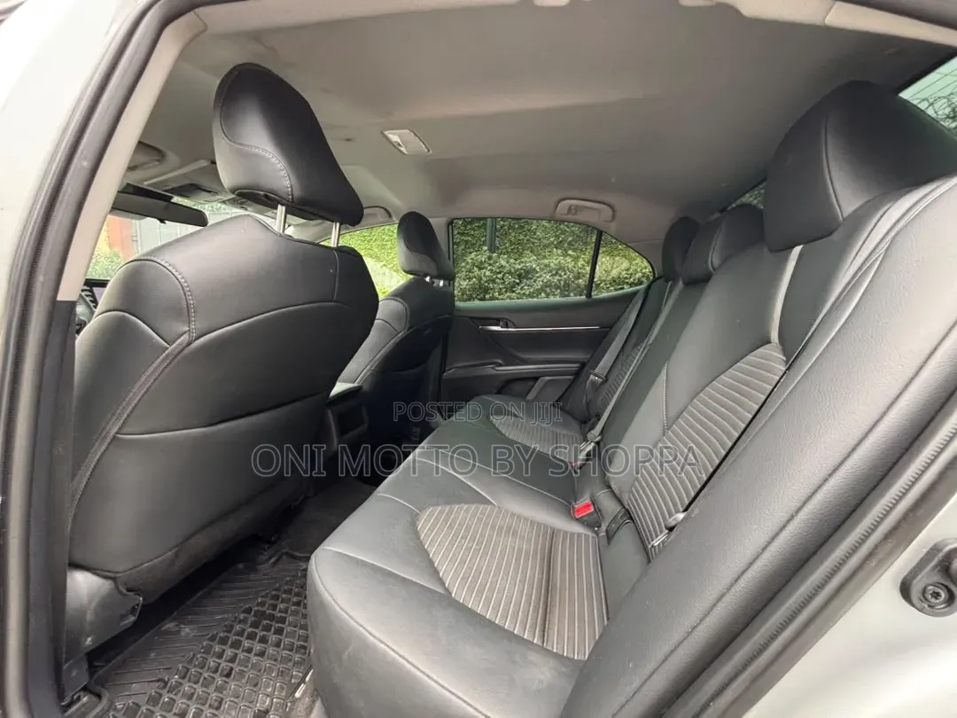 Toyota Camry SE 2024 Silver