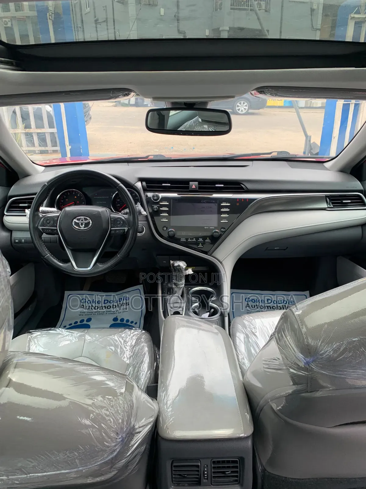 Toyota Camry XLE (2.5L 4cyl 8A) 2019 Red