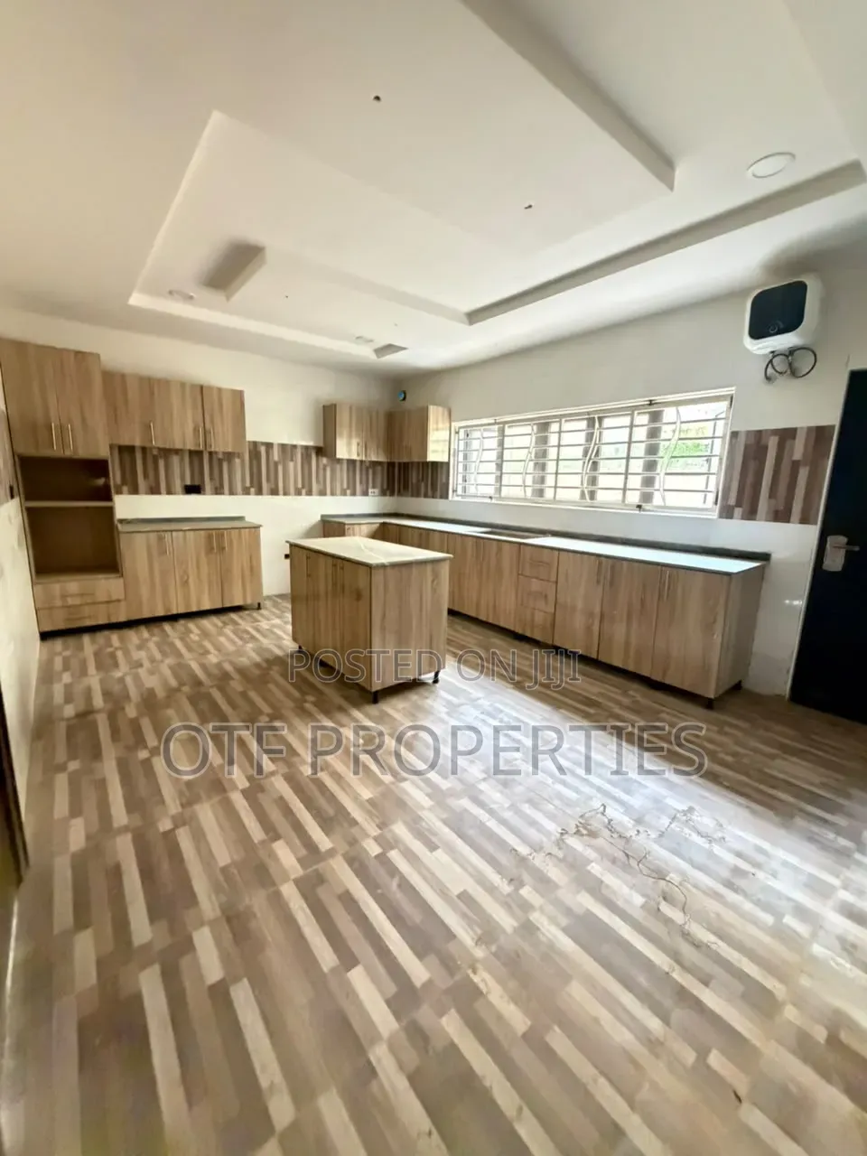 5bdrm Duplex in Guzape District for sale