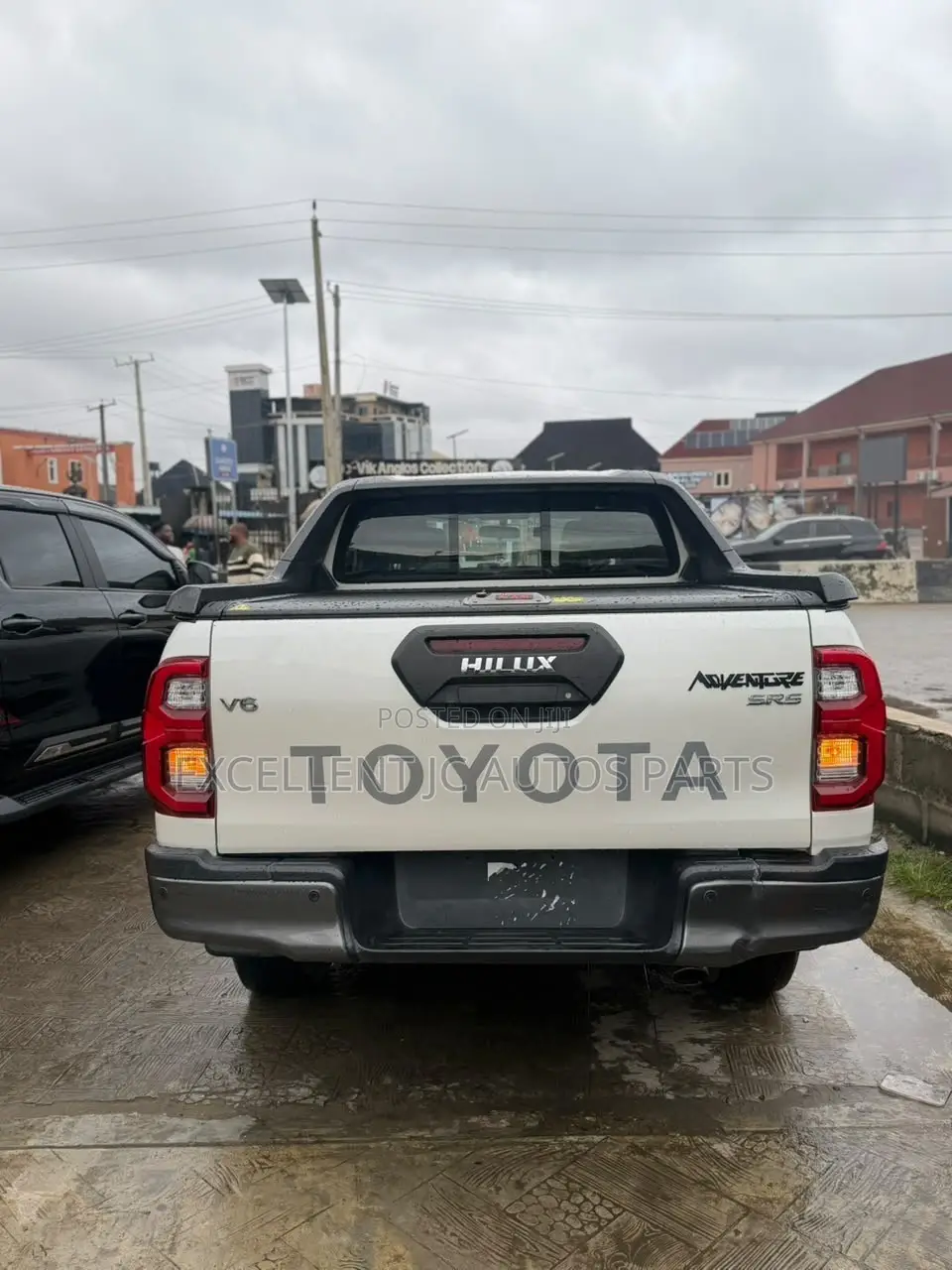 Toyota Hilux 2021 White