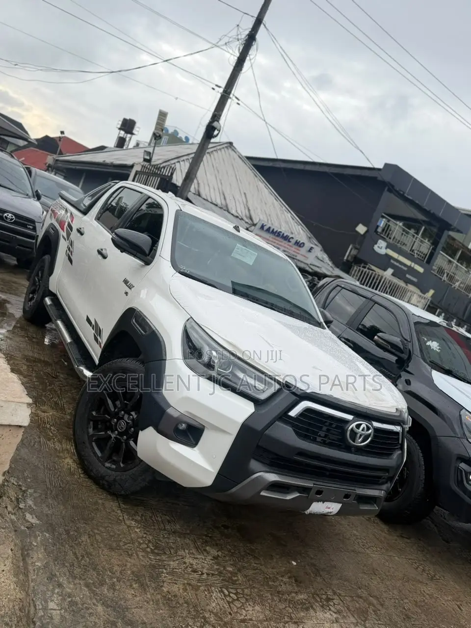 Toyota Hilux 2021 White