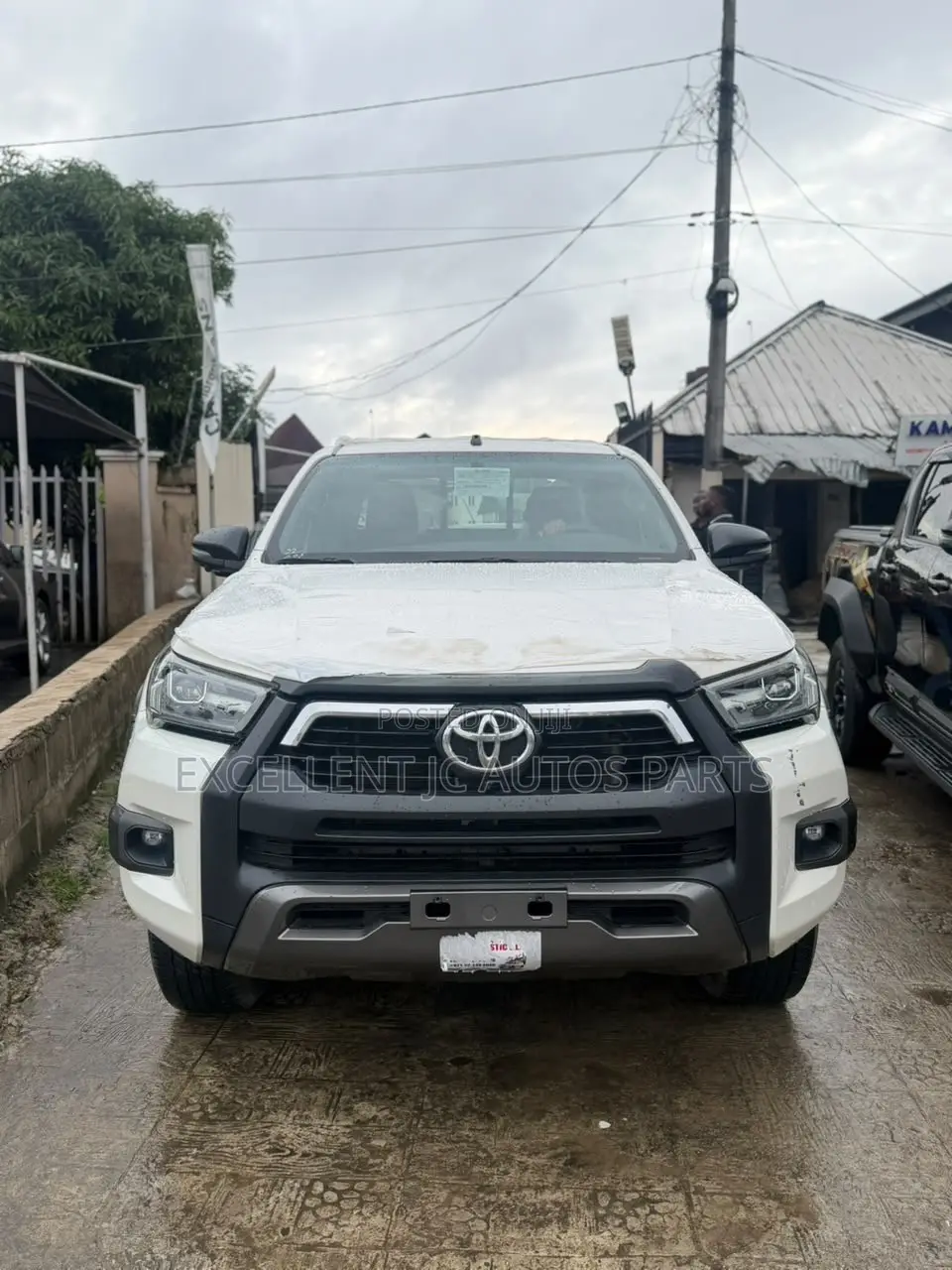 Toyota Hilux 2021 White