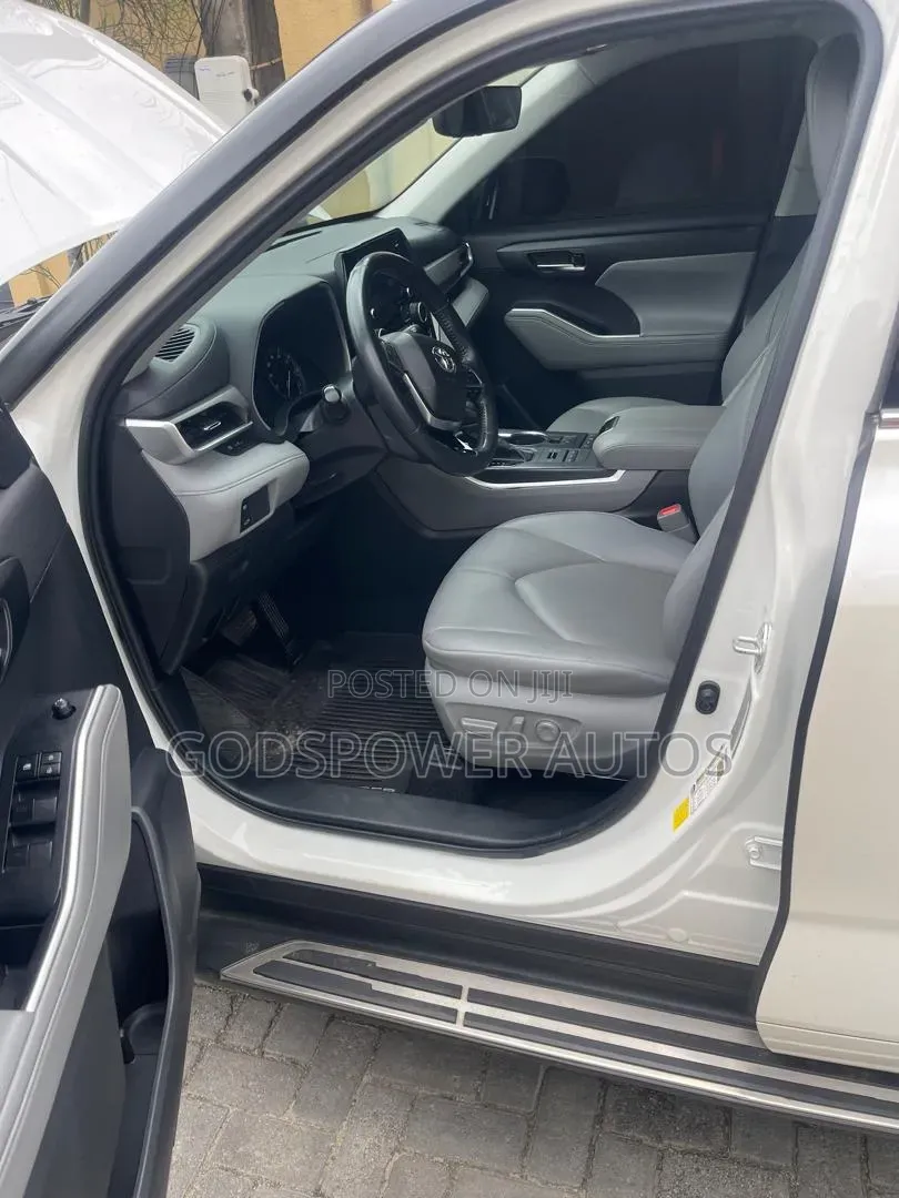 Toyota Highlander XLE 2021 White