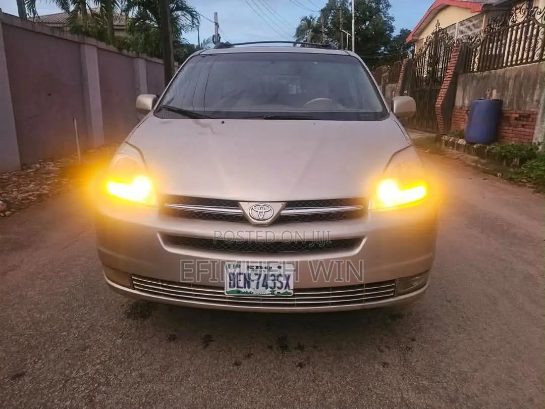 Toyota Sienna XLE AWD 2006 Gold
