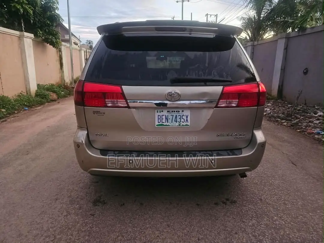 Toyota Sienna XLE AWD 2006 Gold