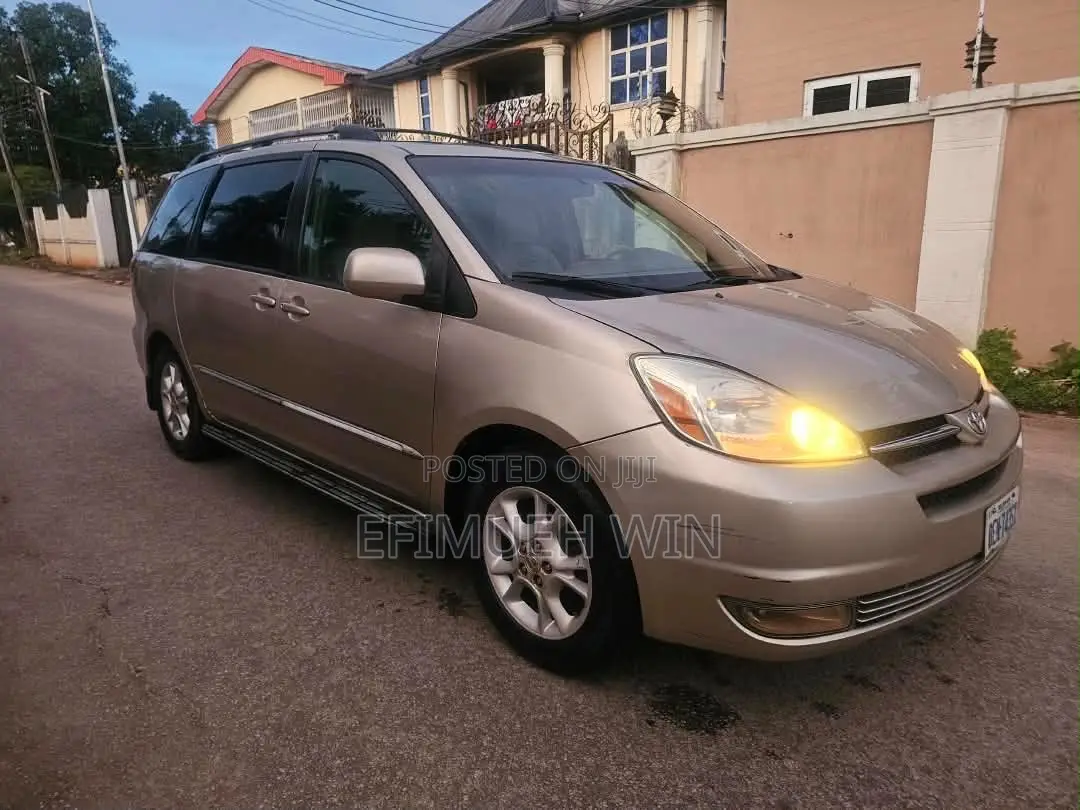 Toyota Sienna XLE AWD 2006 Gold