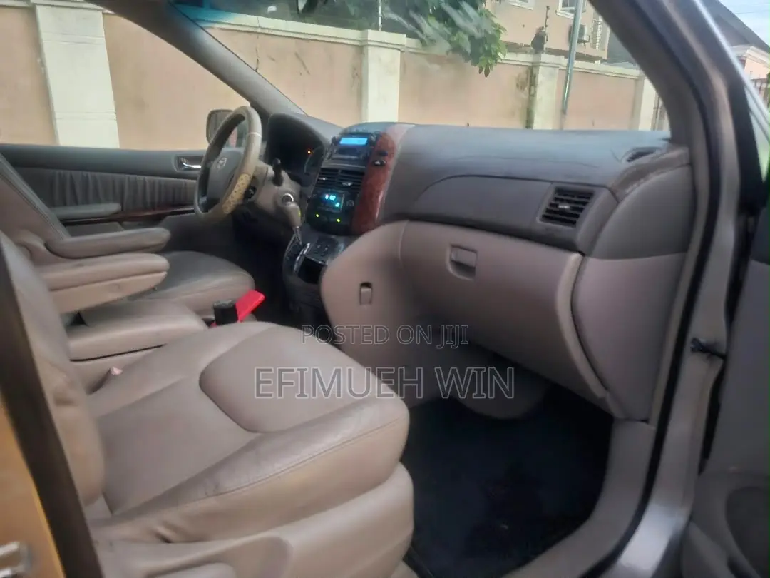 Toyota Sienna XLE AWD 2006 Gold